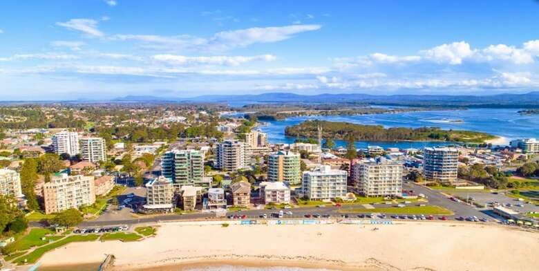 26 Wallis View - Opposite The Lake - 3 Bedroom Apartment
