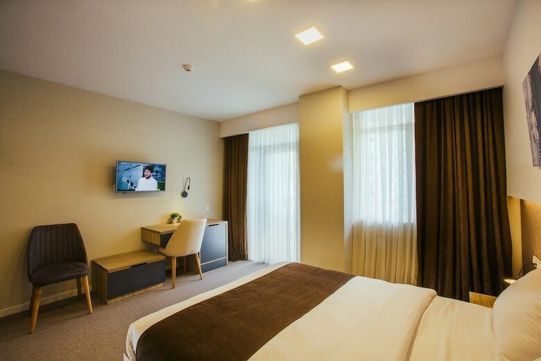 Hotel West