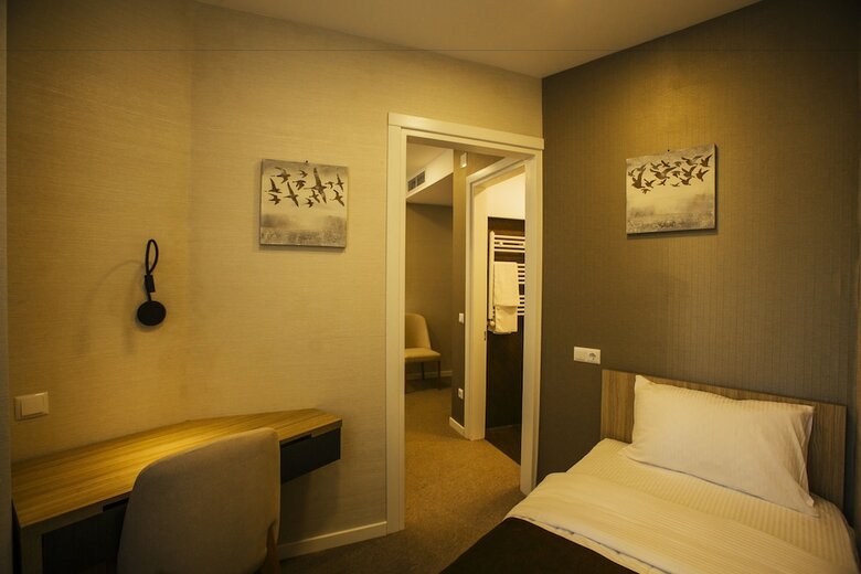 Hotel West