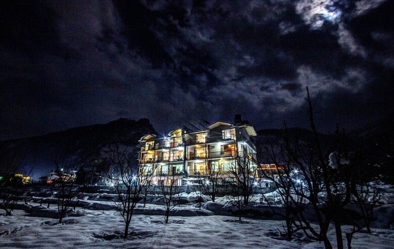 Hotel Mountain Face By Snow City Hotels