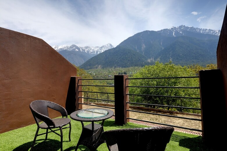 Hotel The Chinar Resorts And Spa