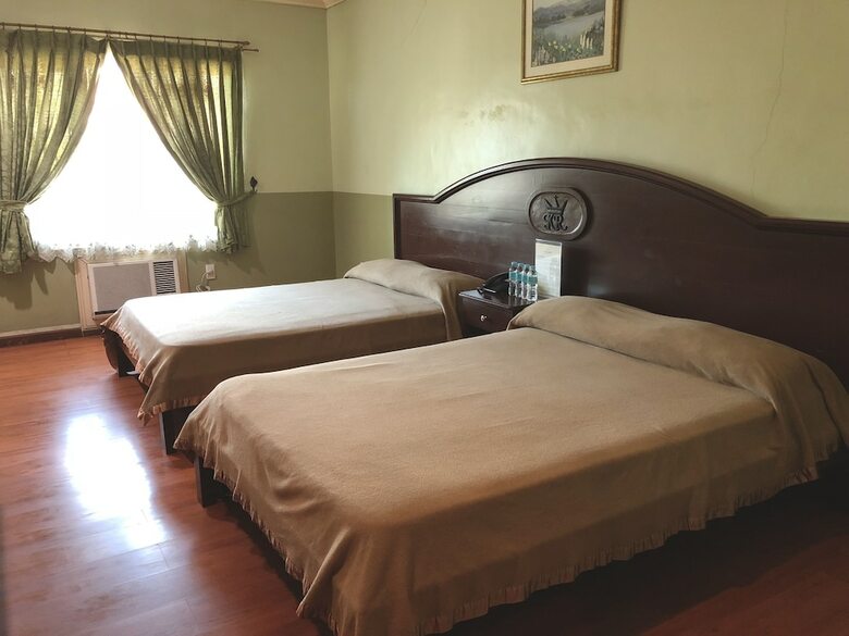 King's Royale Hotel And Resort