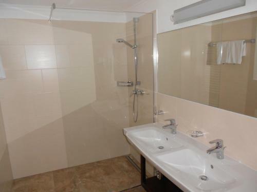 Hostal G�stehaus Wei�es R�ssl