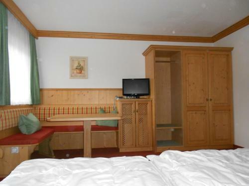 Hostal G�stehaus Wei�es R�ssl