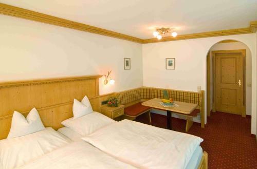 Hostal G�stehaus Wei�es R�ssl