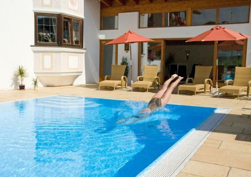 Hostal G�stehaus Wei�es R�ssl