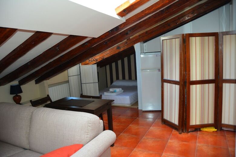 Apartamentos Puerta Del Sol Downtown