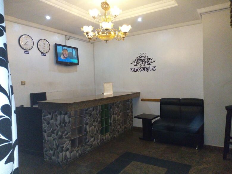 Roneks Royal Hotel & Suites