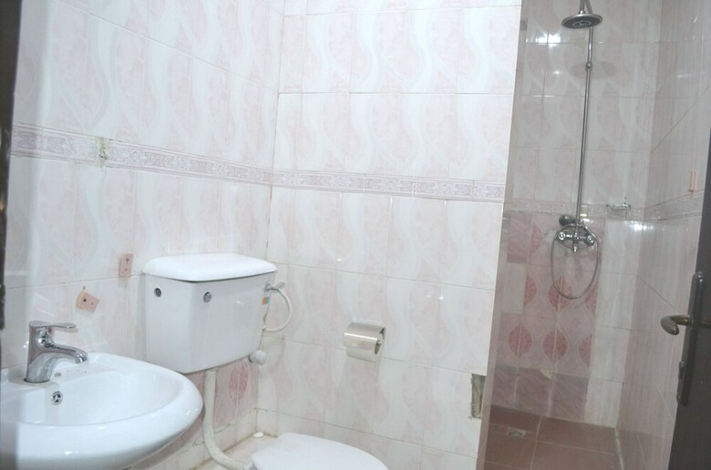 Roneks Royal Hotel & Suites