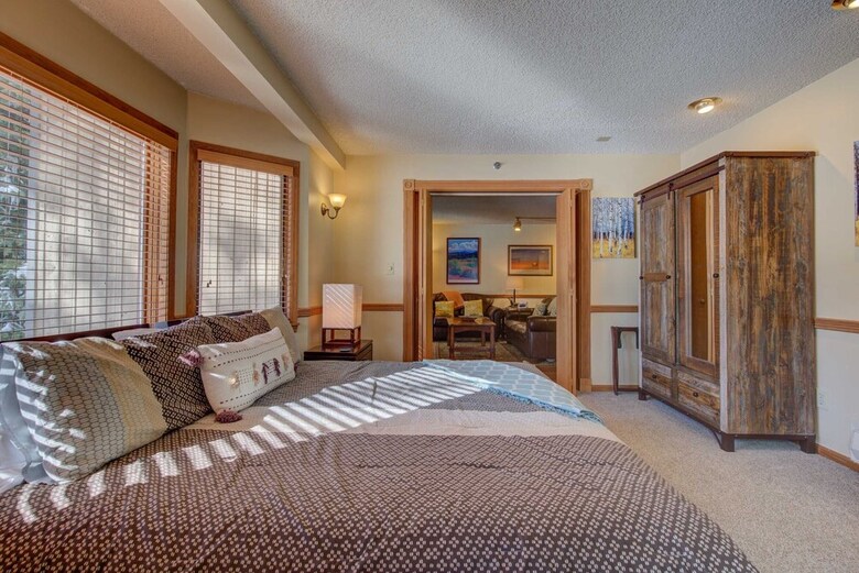 Atrium 104 (Downtown Condos With On-site Hot Tub)