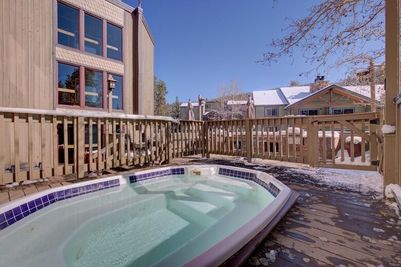Atrium 104 (Downtown Condos With On-site Hot Tub)
