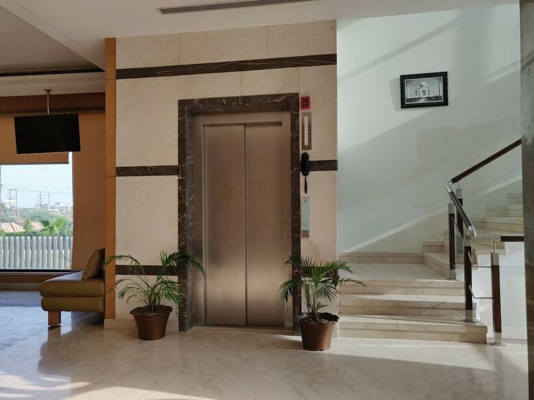 Hotel Maple Grand