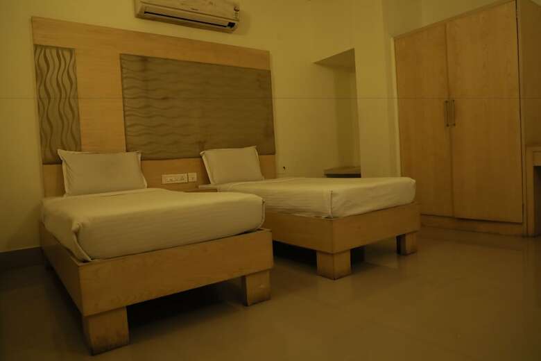 3 Seasons Service Apartment