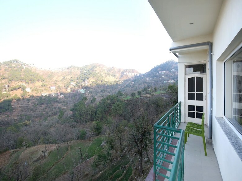 Oyo 12187 Home Luxury Studio Kasauli