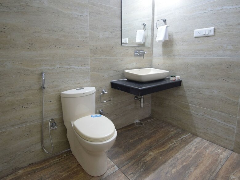 Oyo 11552 Hotel Rising Star