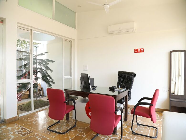 Hotel Oyo 11889 White Hall