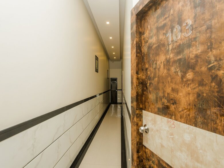 Oyo 11511 Hotel Embassy Grand