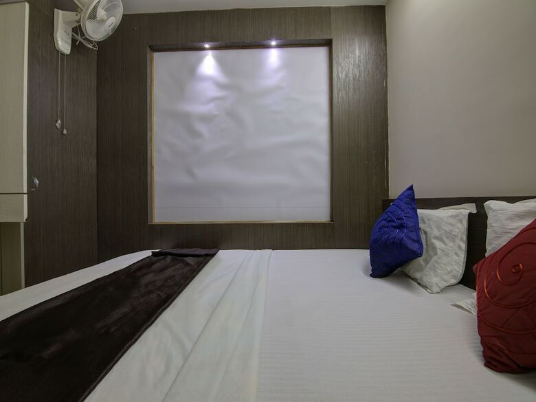 Hotel Oyo 12305 Raj Residency
