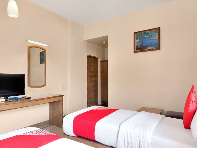 Oyo 12020 Hotel Ratna Regency