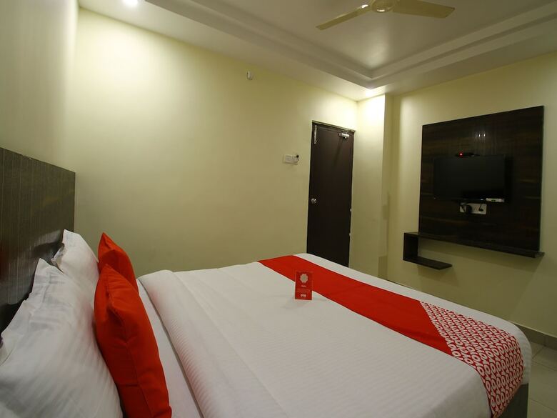 Hotel Oyo 11938 Mitra Residency