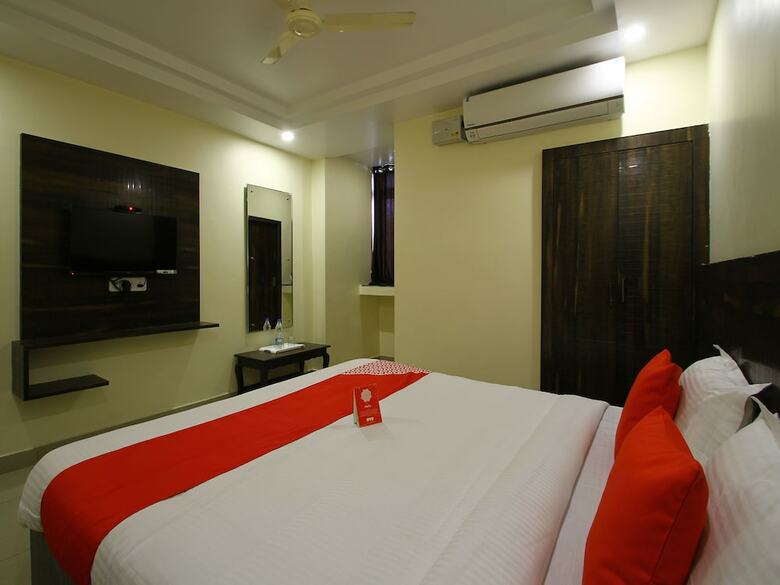Hotel Oyo 11938 Mitra Residency