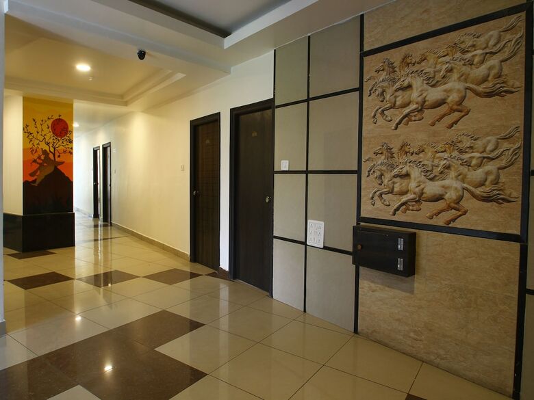 Hotel Oyo 11938 Mitra Residency