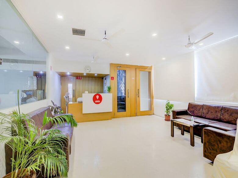 Oyo 6383 Hotel Leela Grand Inn