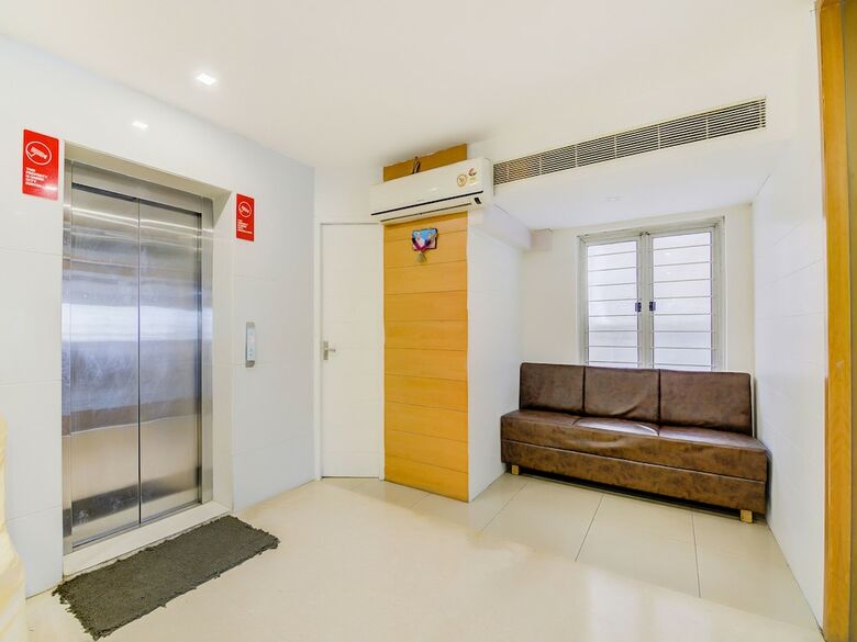 Oyo 6383 Hotel Leela Grand Inn