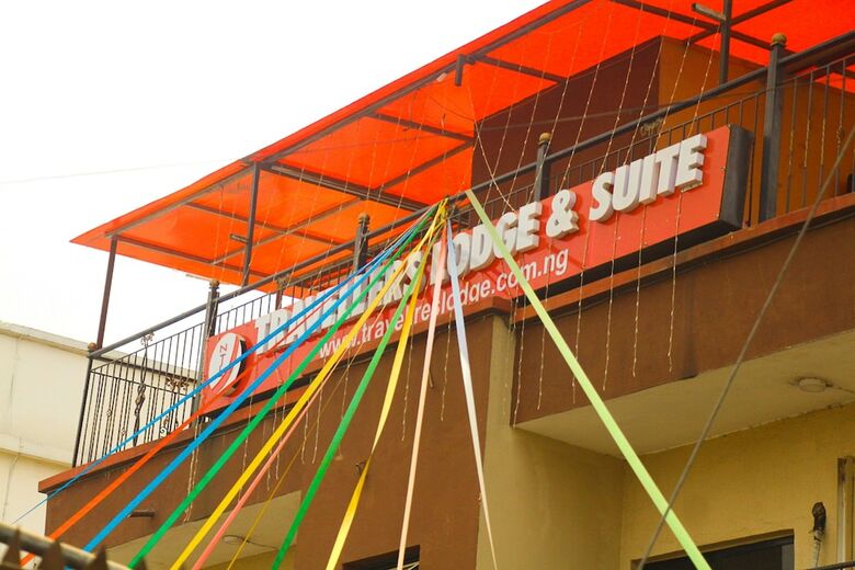 Hotel New Travellers Lodge & Suite