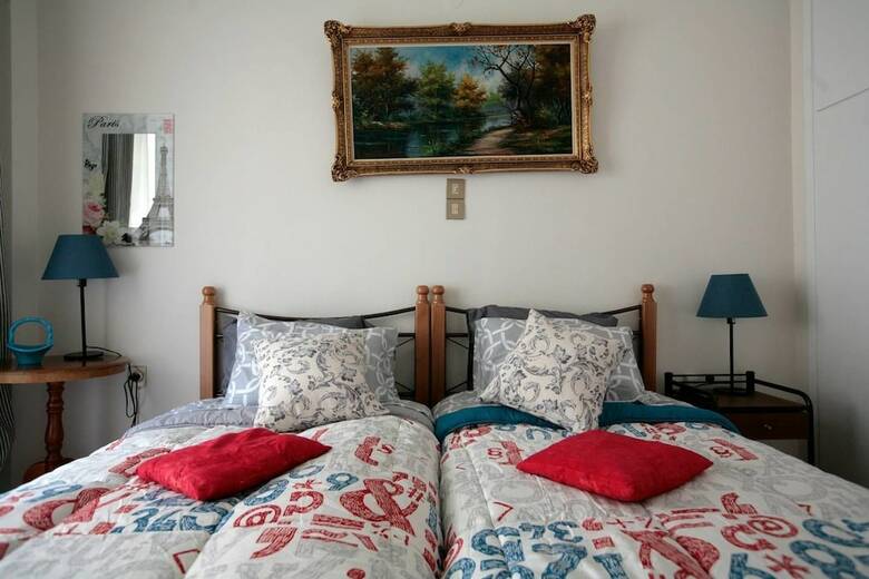 Apartamentos Comfy & Tasteful Central Apt ? 1' To Metro Station