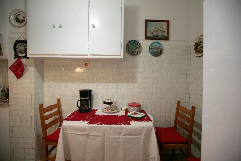 Apartamentos Comfy & Tasteful Central Apt ? 1' To Metro Station