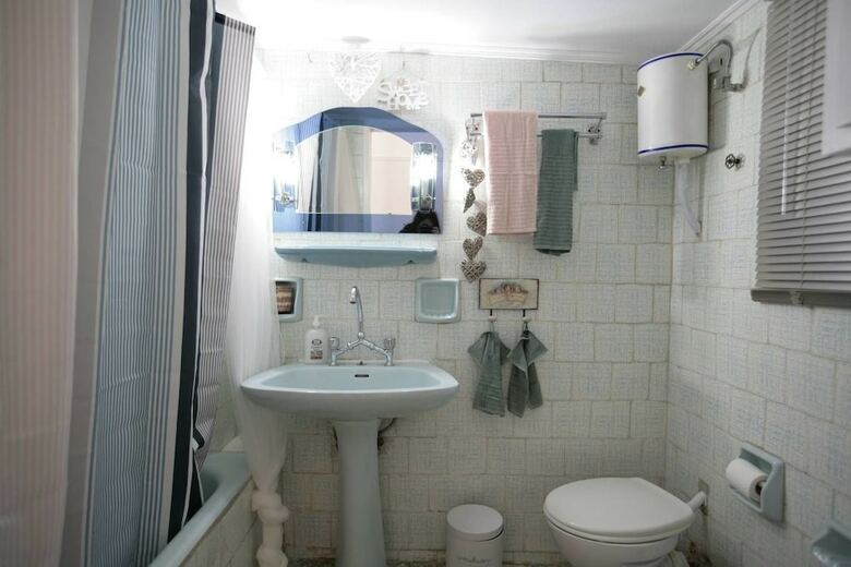 Apartamentos Comfy & Tasteful Central Apt ? 1' To Metro Station