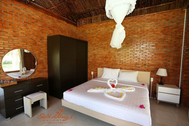 Hotel Suoi Hong Resort
