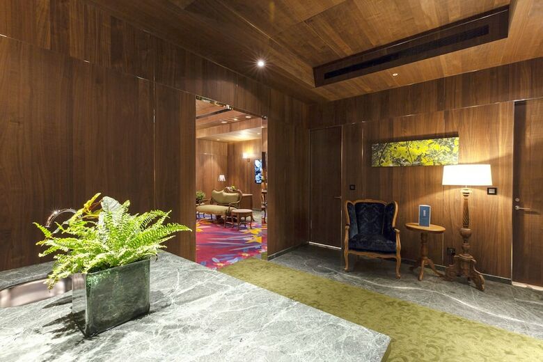 Inhouse Hotel Grand