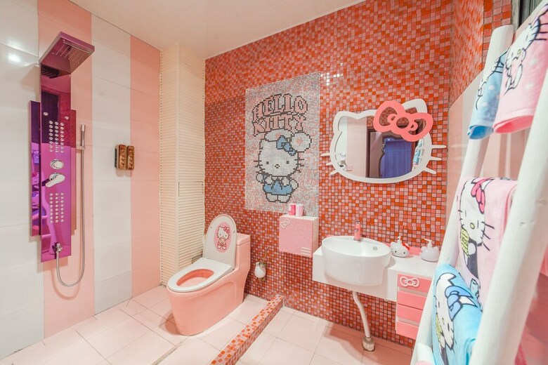 Hotel Dali Love In Clouds Theme Art House