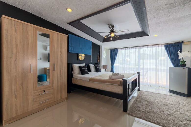 Harrys Steakhouse & Beach Hotel