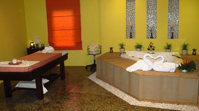 Hotel Peace Laguna Resort & Spa