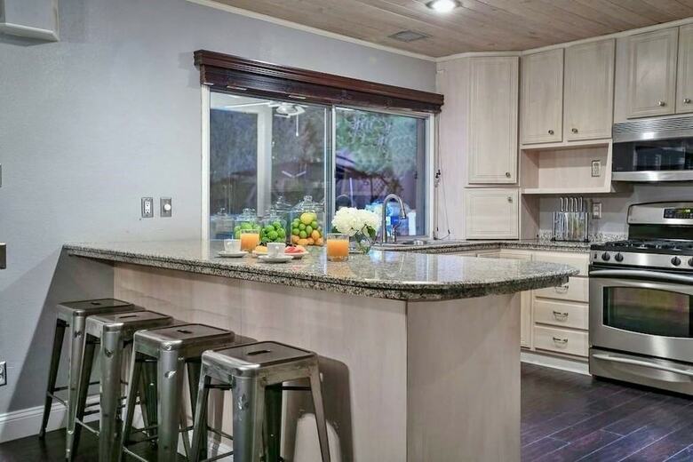 Delcoa Retreat 6br Scottsdale Pool House