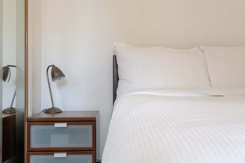1 Bedroom Apartment Near Surrey Quays