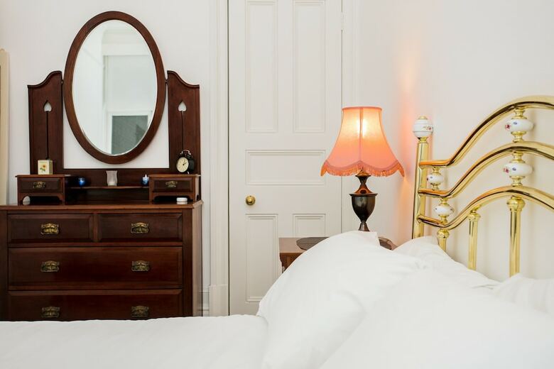 2 Bedroom Apartment In Westminister