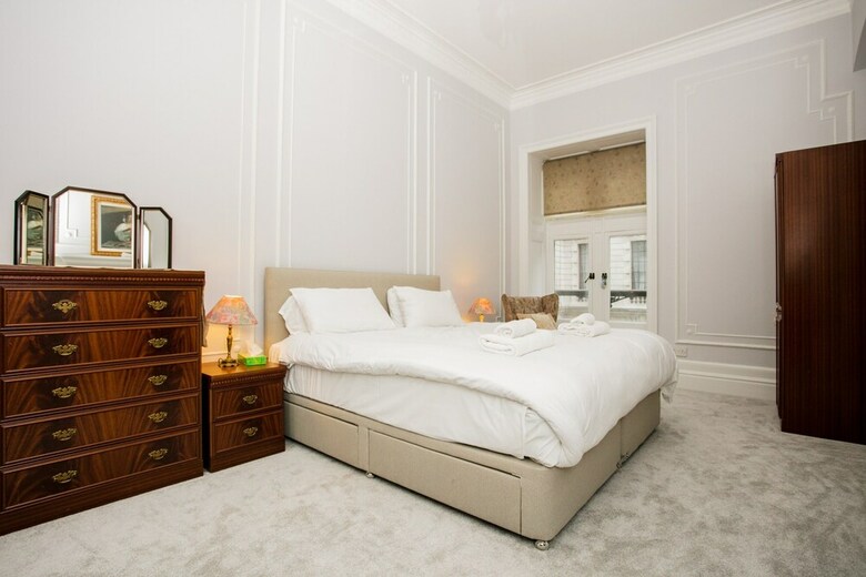 2 Bedroom Apartment In Westminister