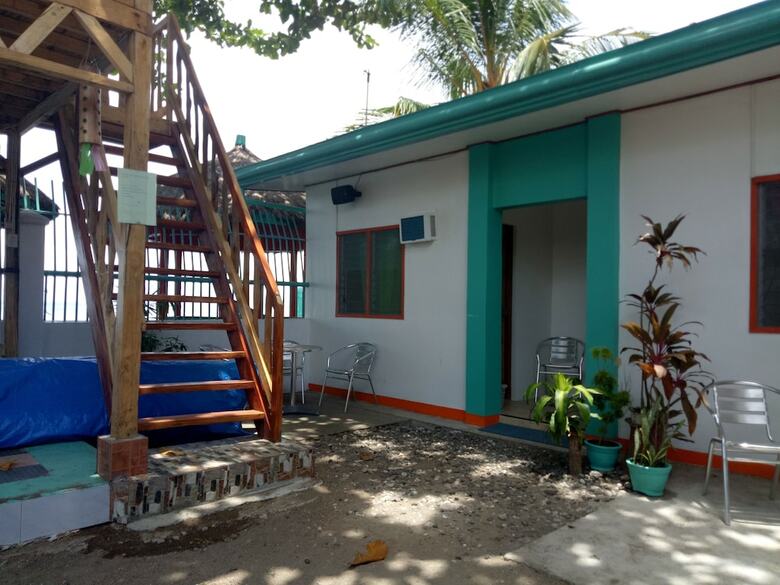Hotel Smallfry's Beach Resort