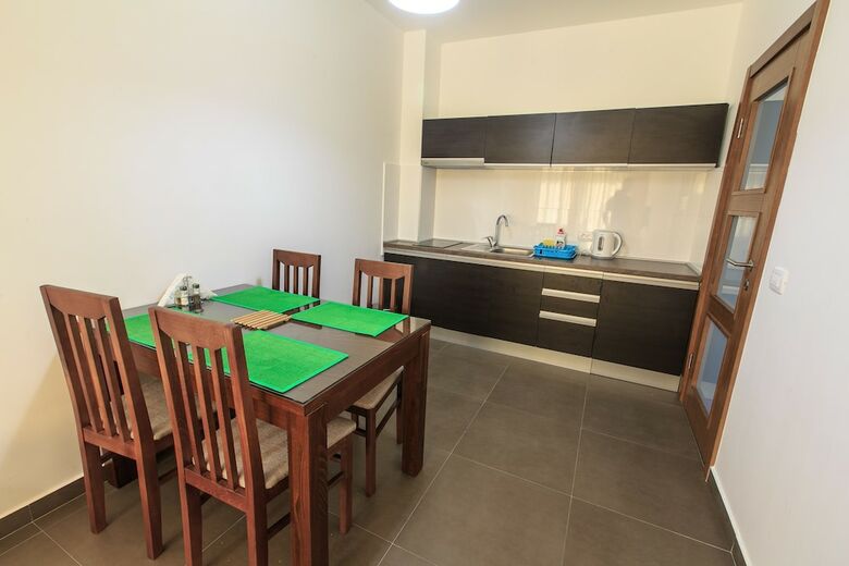 Aparthotel Apart-hotel Kuce Lekovica Restaurant & Beach