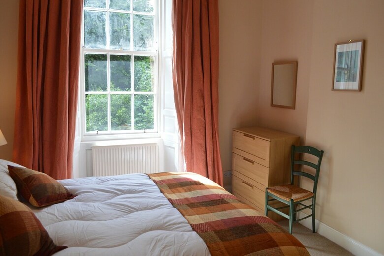 Apartamentos 2 Bedroom Georgian Flat In New Town