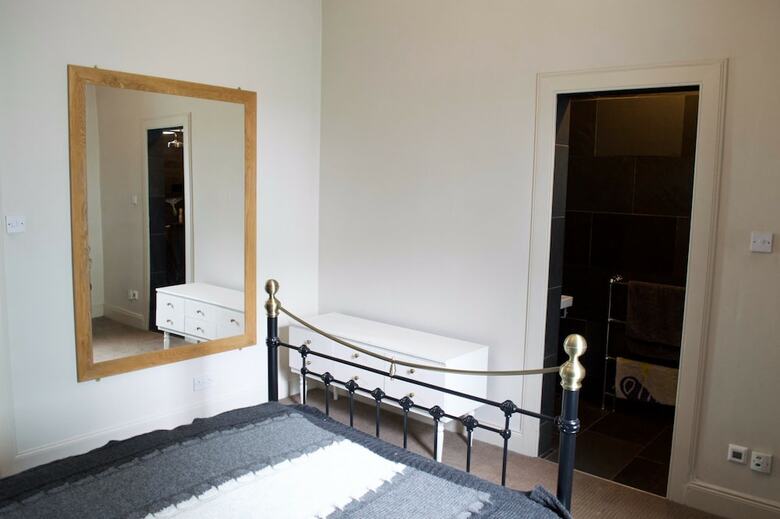 2 Bedroom Apartment With Free Parking