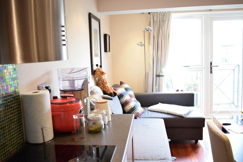 2 Bedroom Home In London