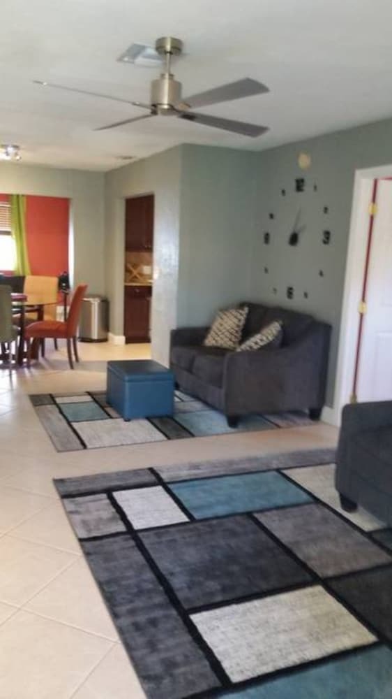 Beautiful Lakeview Sunsets Resort - 3br