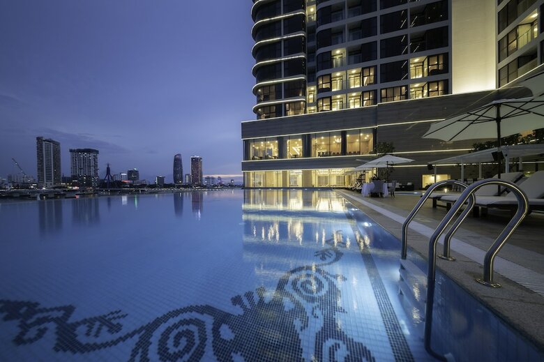 Hotel Vinpearl Condotel Riverfront Danang