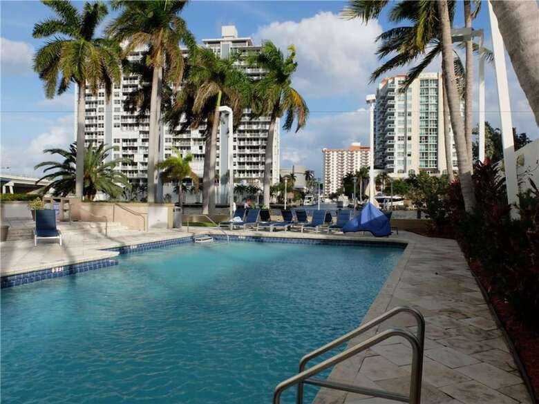 Beautiful Galleryone Condo 1-1 5th Floor