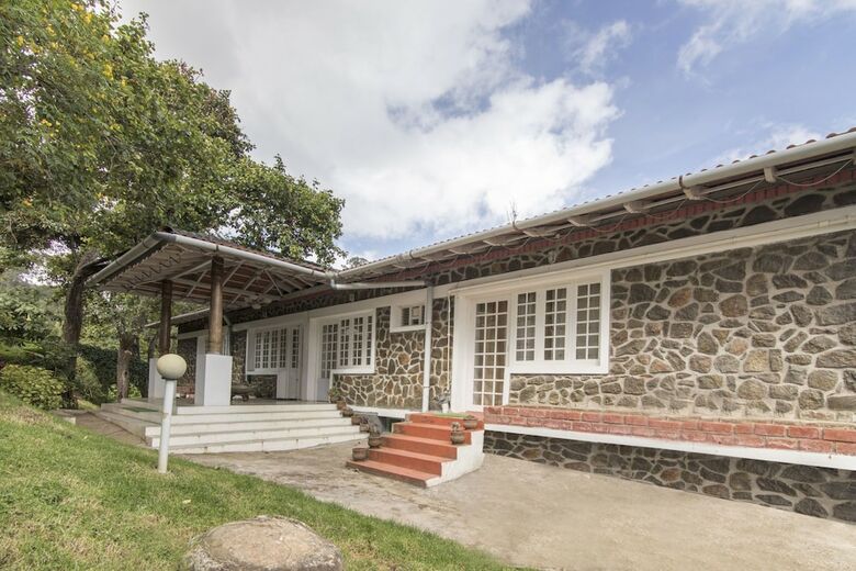Hotel Guesthouser 1 Br Farmhouse C09a
